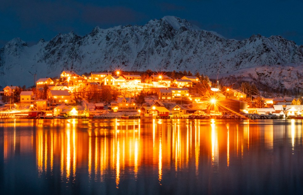 Reine at Night